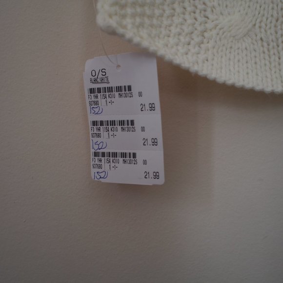 Cream knit scarf NWT - Picture 3 of 4